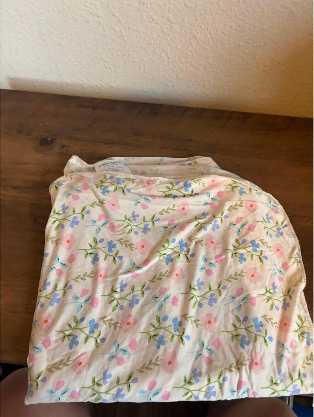 Angel Dear Bamboo Floral Swaddle Blanket 45in x 45in. GUC. No pilling or wash we